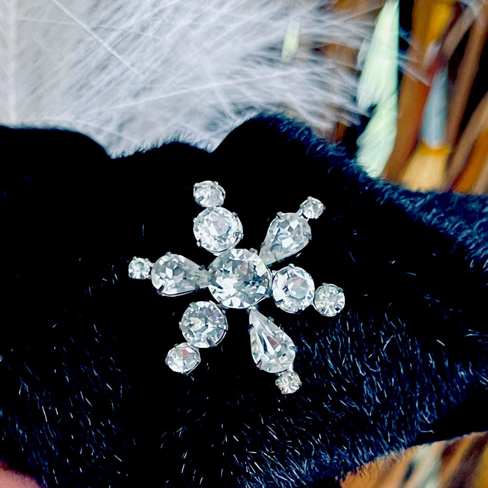 KRAMER|Vintage Snowflake Brooch Pin|Mark Kramer of NY|Clear Rhinestones|Signed